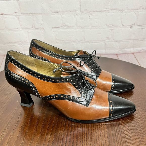 Stuart Weitzman Shoes - 8.5AA STUART WEITZMAN FOR MR SEYMOUR Pointy toe pumps Vintage like new